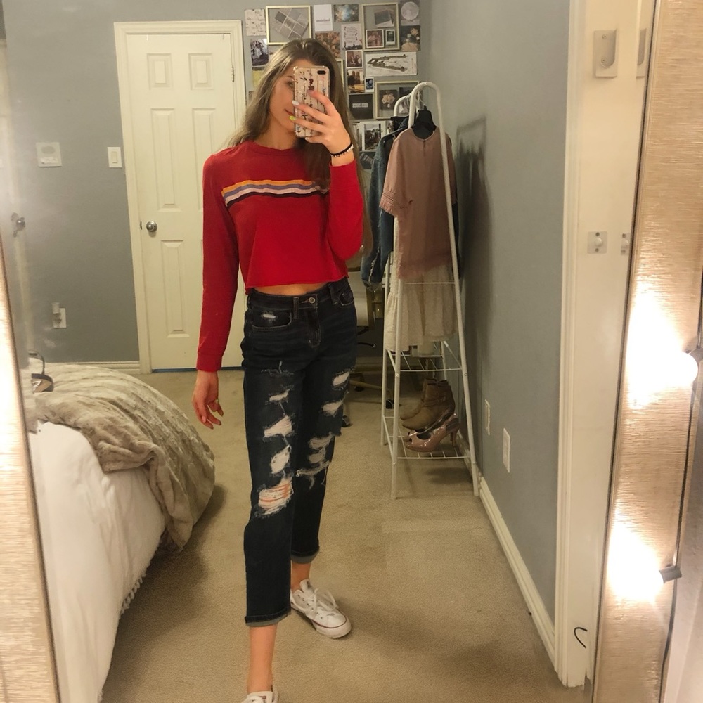 Cropped red long sleeve shirt